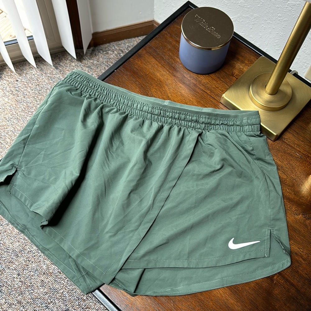 Nike Running Shorts/Skort - Size L 💚